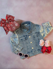 Load image into Gallery viewer, Mini Heart &amp; Sequins Denim Jacket
