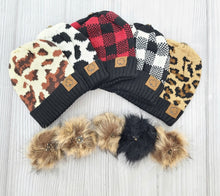 Load image into Gallery viewer, Pom Pom Beanie Hats
